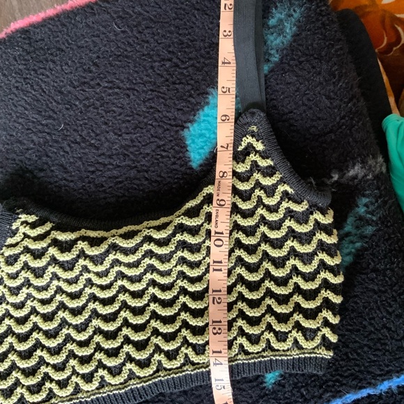 Black & Yellow Crop Top - Picture 13 of 14